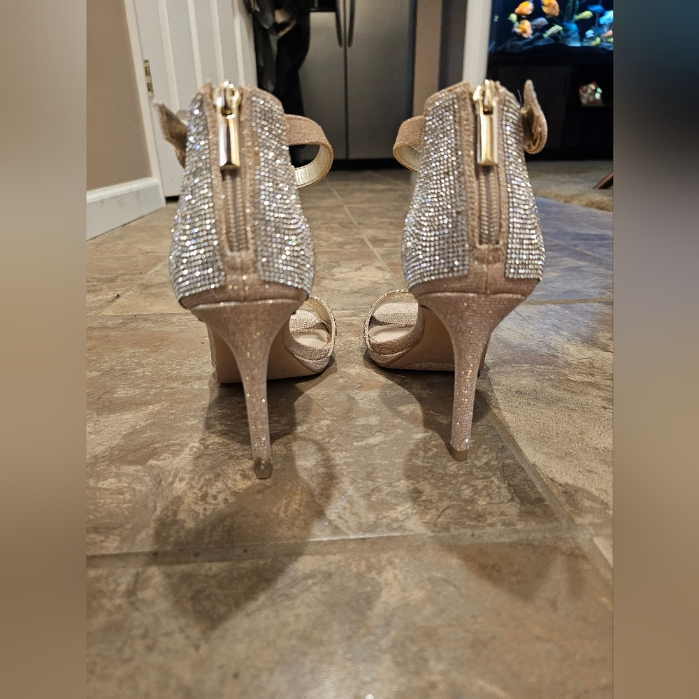 Kelly & Katie Glittering Silver and Gold Heels Size 8.5 - Picture 7 of 12